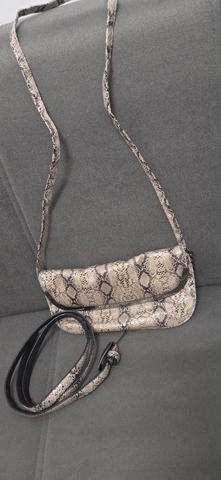 Geanta imitatie piele de sarpe plus curea asortata