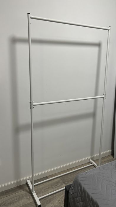 Продам вешалку напольную