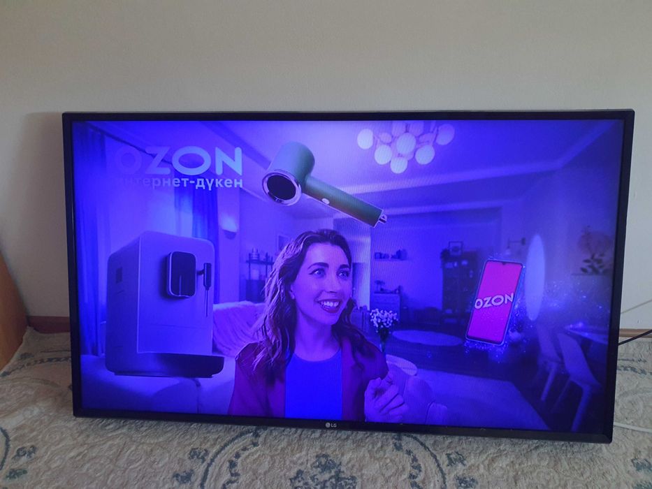 Телевизор LG 97×57см