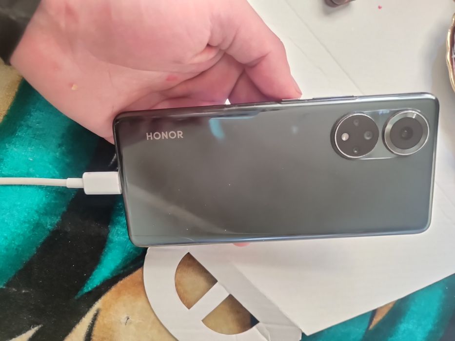 Honor 50 8/256 holati yaxshi