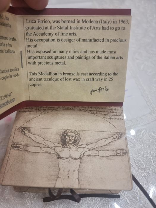 Медальон бронзовый