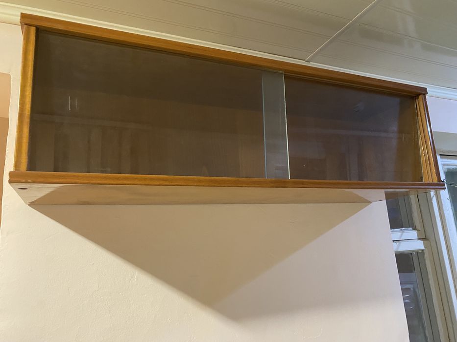 Книжная полка на стену