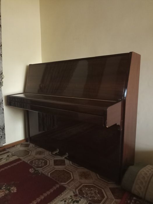 Продам пианино "RIGA" (б/у) – отличное состояние!