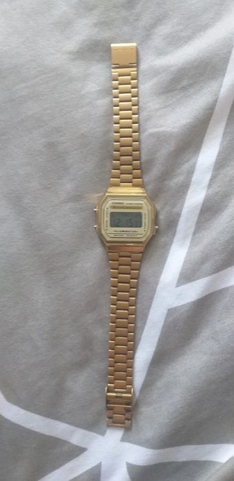 Продам часы срочно