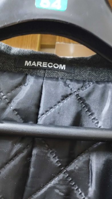 Se vinde pardesiu slim marimea 54