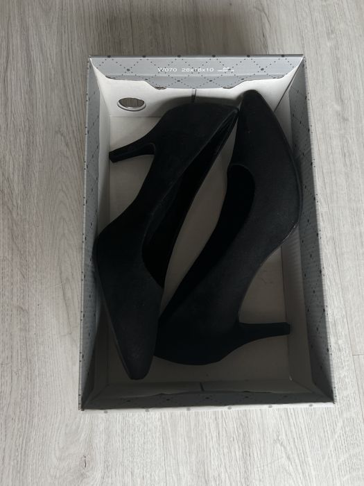 Pantofi cu toc clasici