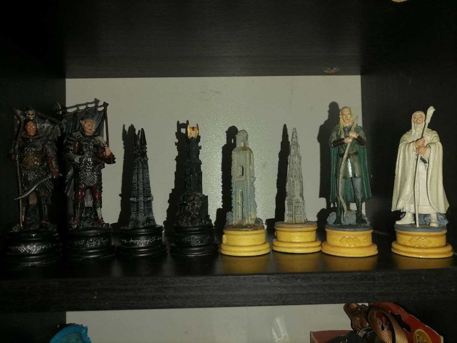 Vând colecția figurine Lord of the Rings
