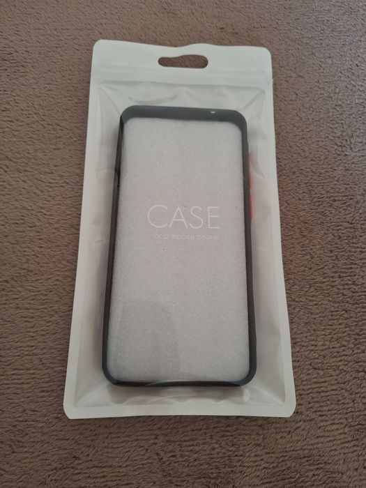 Продавам чисто нов кейс са Samsung A 55