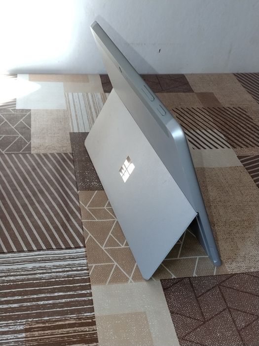 Tableta Microsoft surface 1926