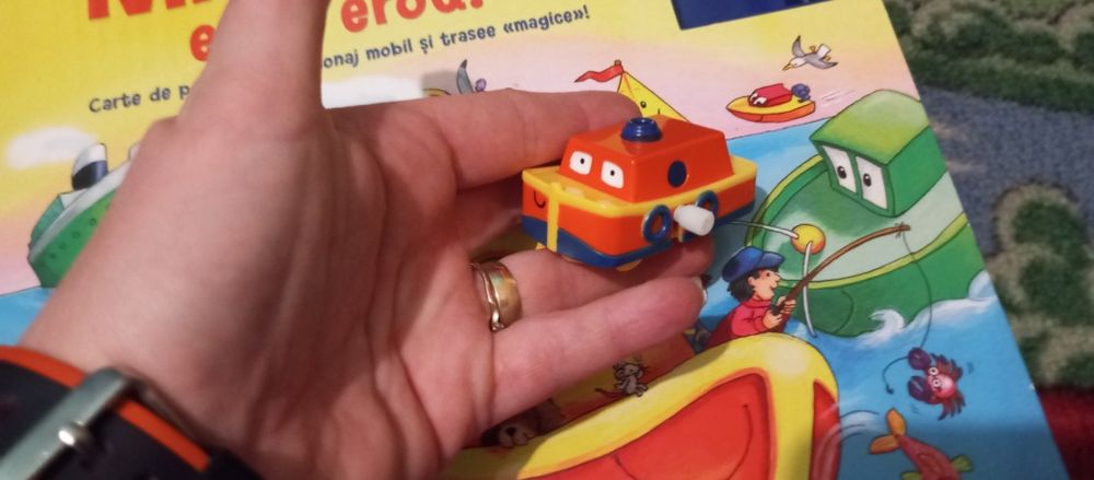 Carte de povesti și joc Tug