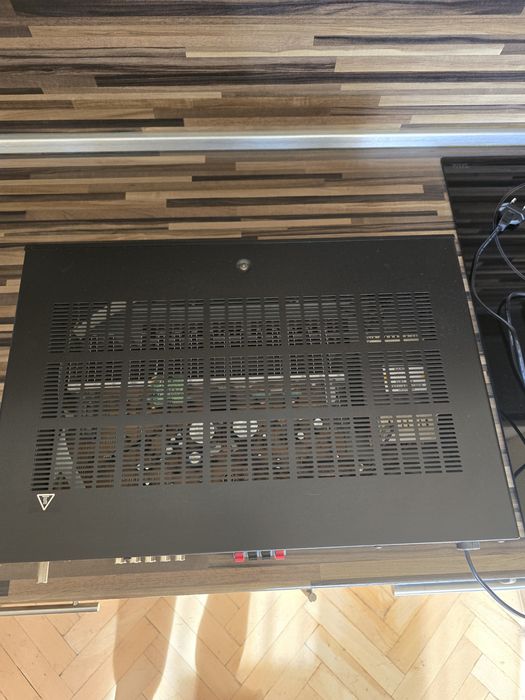 Продавам ресивър Yamaha R-S202D