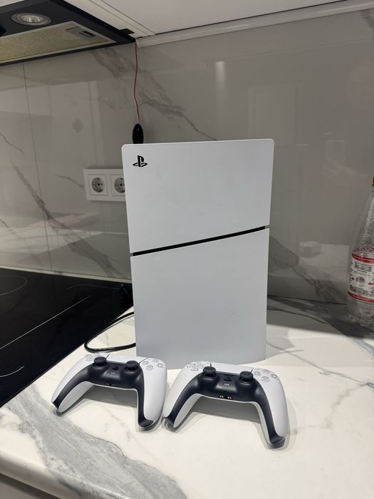 Sony PlayStation 5 Slim + 2 джостика