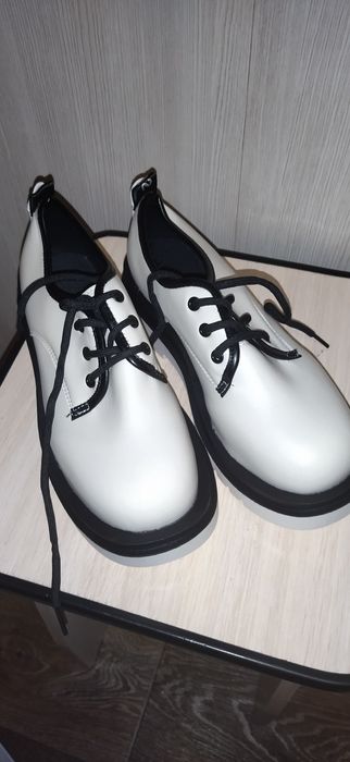 Женские новые туфли