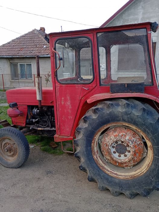 Vând tractor u445