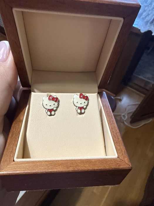 Продам серебрянные серьги Hello kity