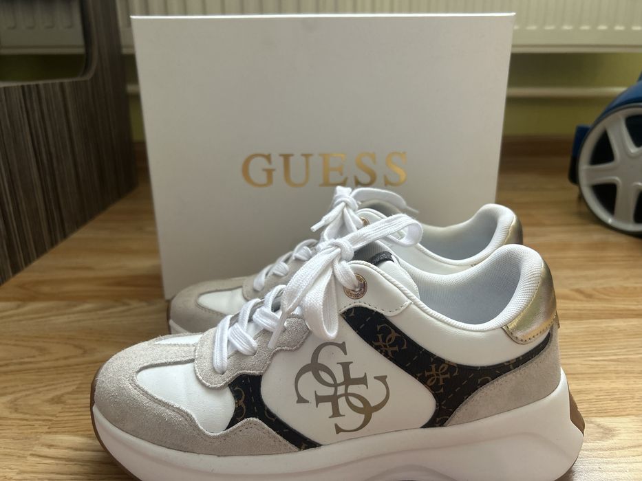 Обувки Guess LUCKEI 39 номер уголемени