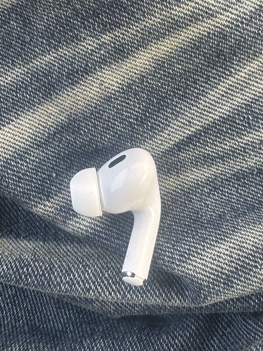 правый наушник Airpods pro 2
