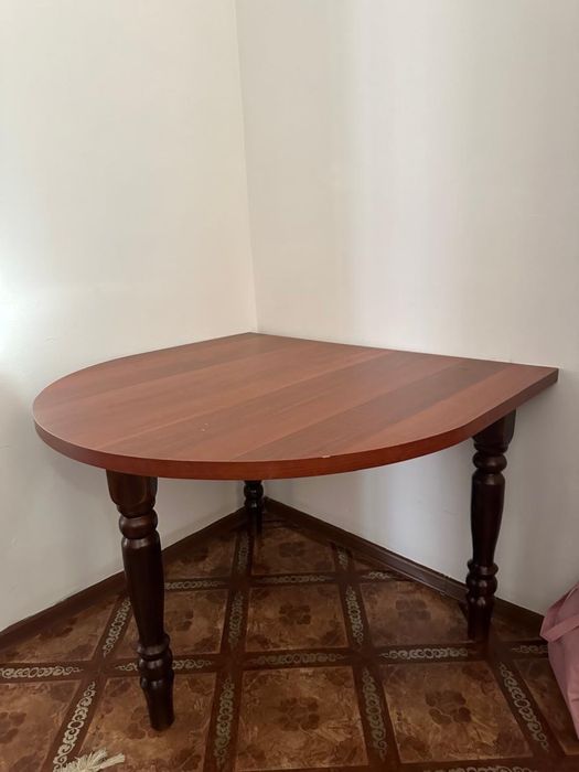 Продам стол в хорошем состоянии