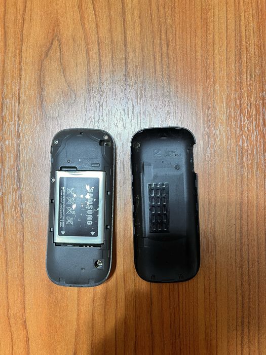Кнопочный телефон Самсунг