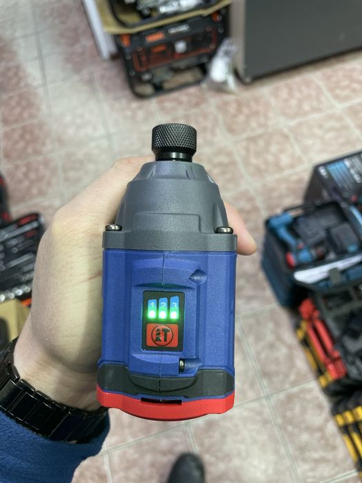 Винтоверт, шуруповерт ударный