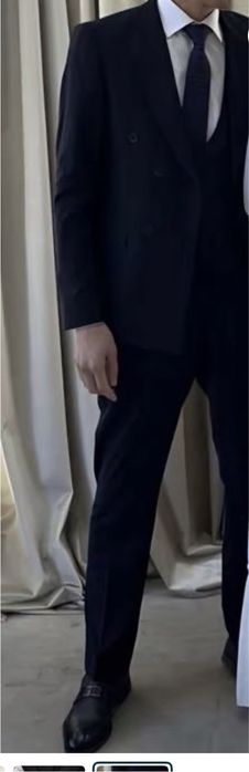 Косюм черный новый