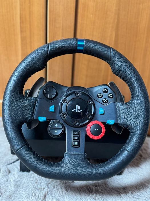 Vând Logitech G29 Driving Force, cu pedalierul original cu 3 pedale + schimbător Logitech Driving Force
