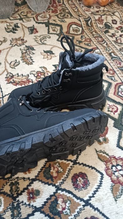 Продам мужские ботинки