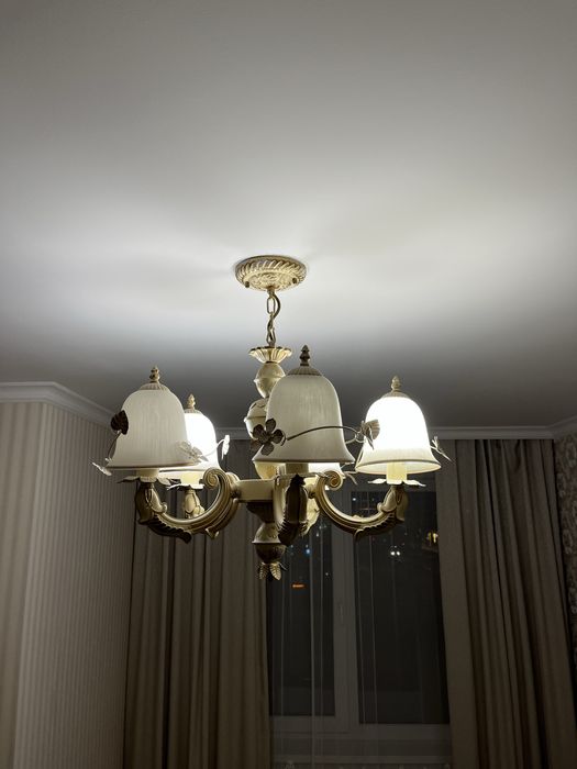 Продам люстру в отличном состоянии