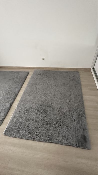 Vand doua covoare pufoase - culoarea gri