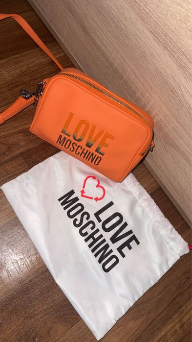 Оригиналнa чанта на Love moschino