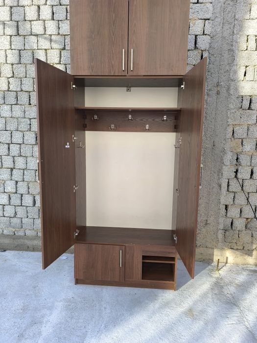 Продаётся большой шкаф в хорошем состоянии доставка есть