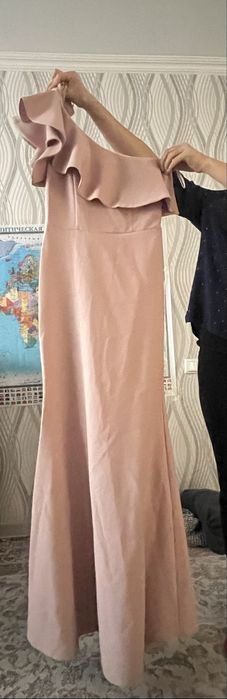 Платья вечерние