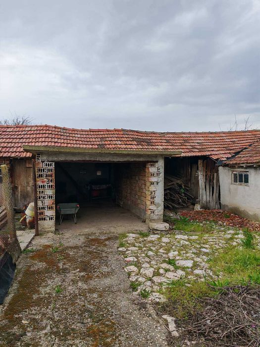 Продава  се къща.в село Срацимир