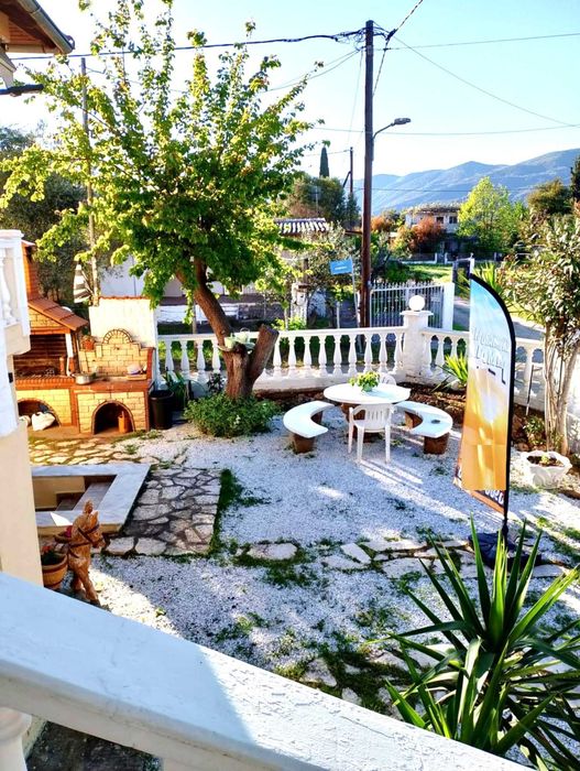 Продава къща на 3 ет 286 м2 и двор 368 м2 в Паралия Врасна, Гърция