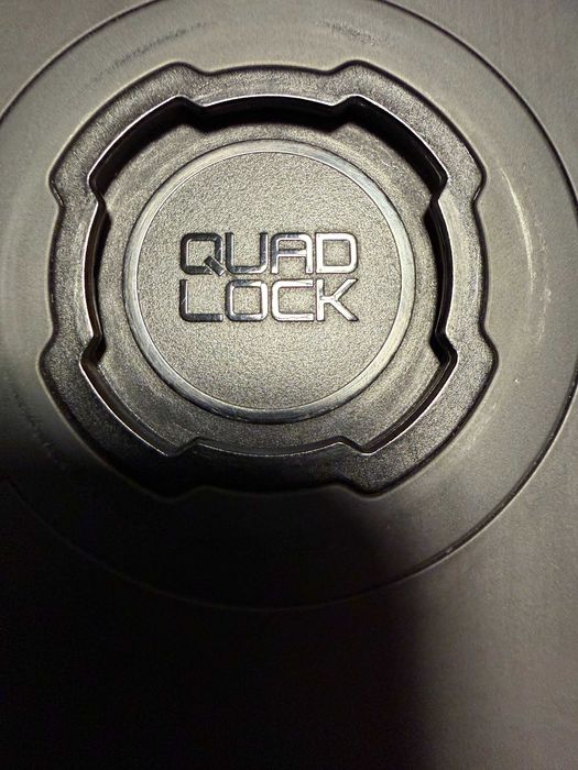 Husa QuadLock pentru iPhone 15 Pro Max