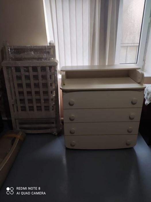 Детский манеж с комодом.