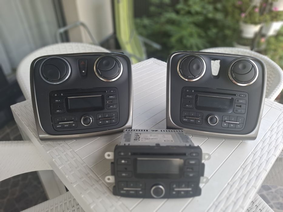 Casetofon Radio CD original Dacia cu bluetooth  și grila inclusa