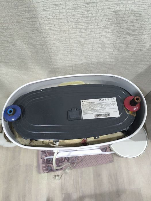 Продам водонагреватель Electrolux