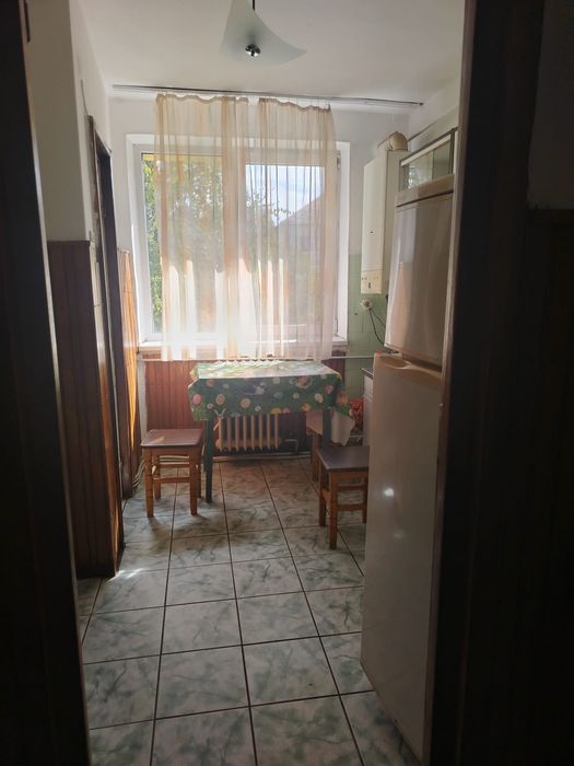 Închiriez apartament cu 3 camere