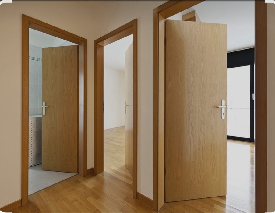 Установка межкомнатных и входных дверей и плинтуса