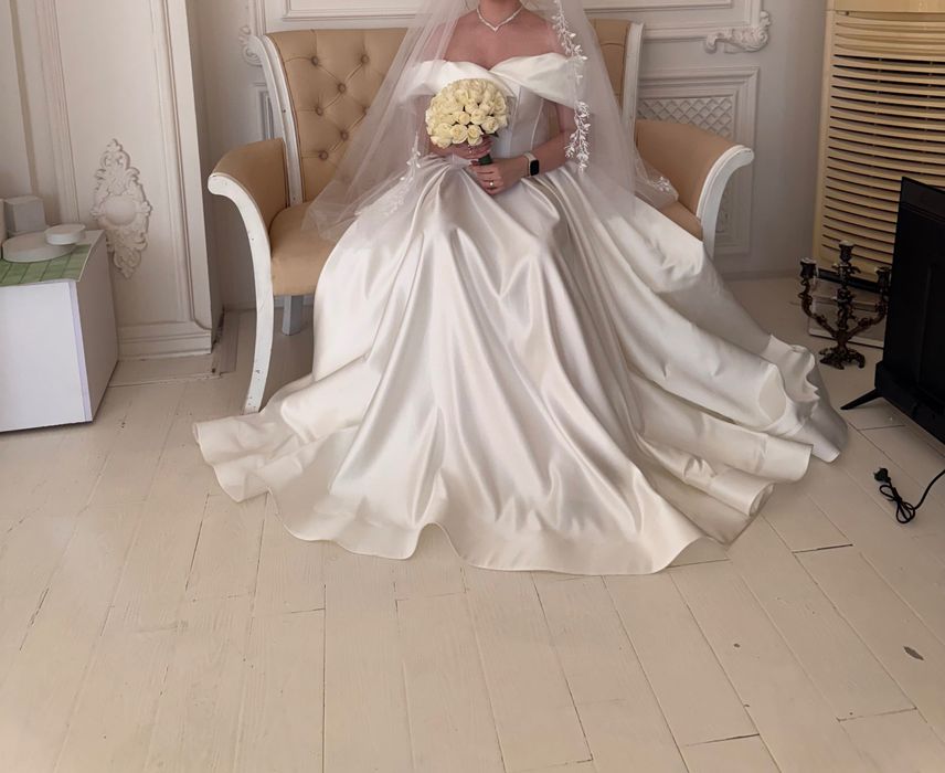 Продаю свадебное платье , сшилось на заказ по размерам М L