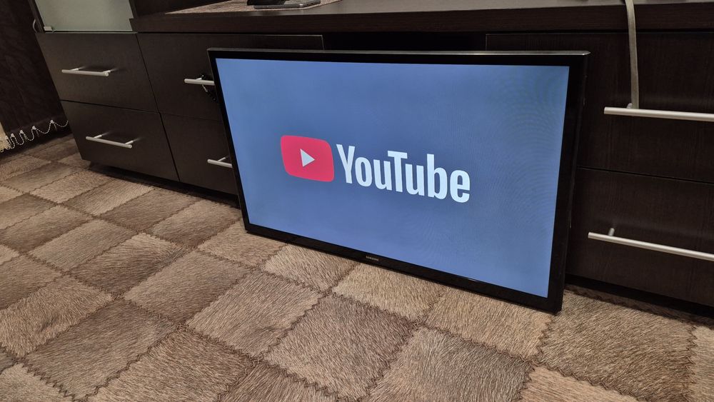 ТелевизорSMART 81 см