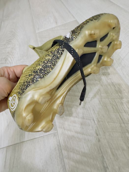 Футбольные бутсы