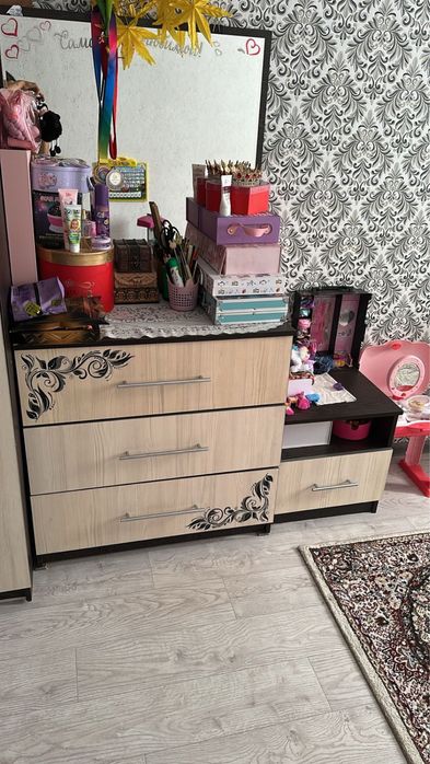 Шифоньер, комод,2 полочки