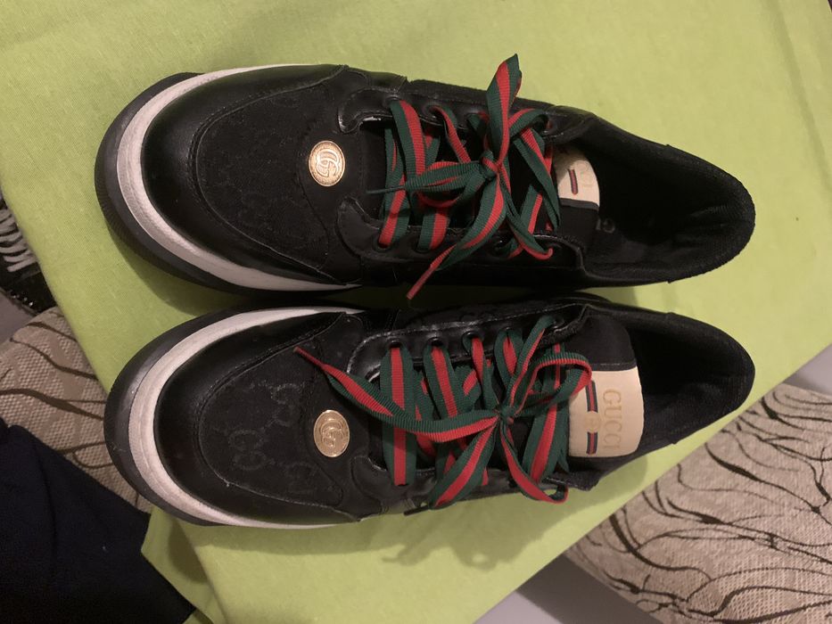 Vand/schimb Tenisi Gucci marimea 43 Originali