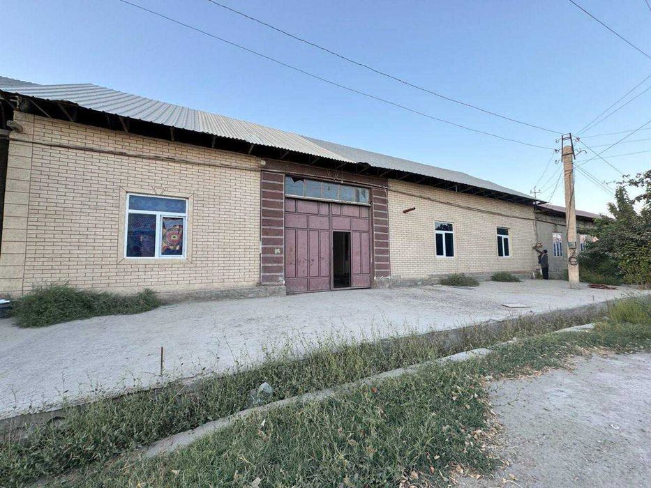 Tayyor 9 so’tiqli hovli sotiladi.