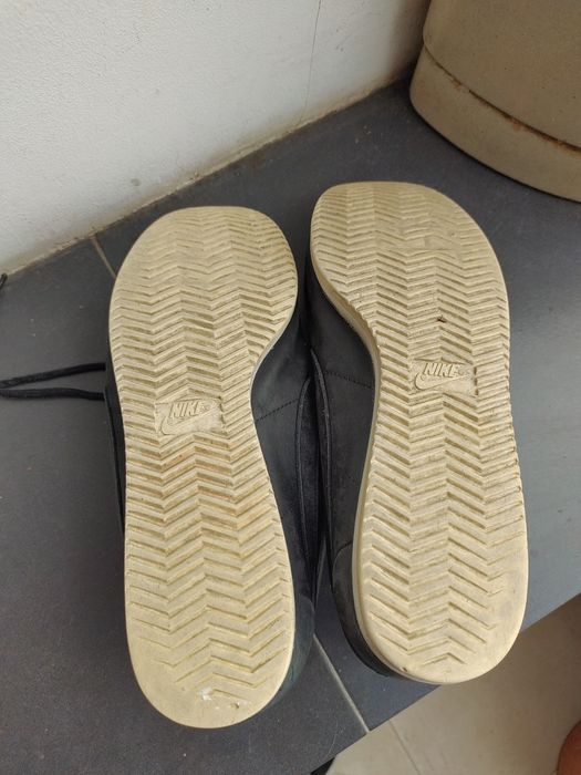 Продавам маратонки  Nike естествена кожа