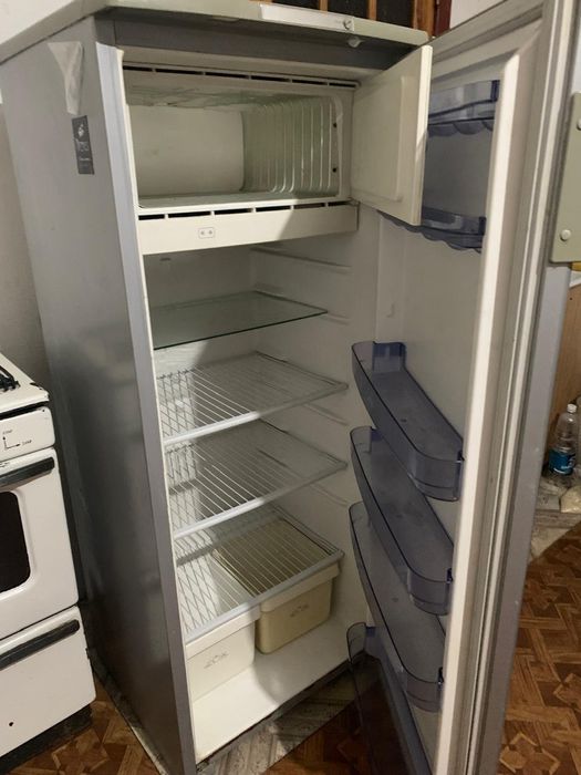 Холодильник срочно продам