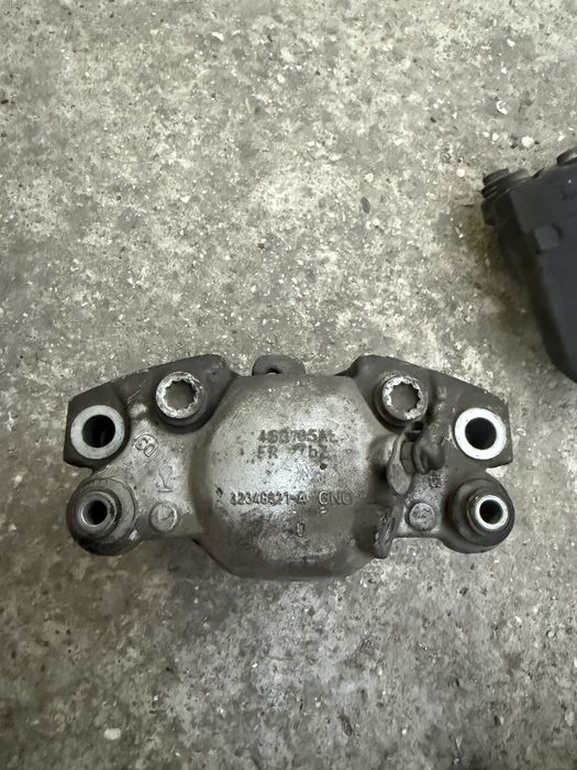 Комплект предни спирачни апарати TRW Audi A6 C7 4G