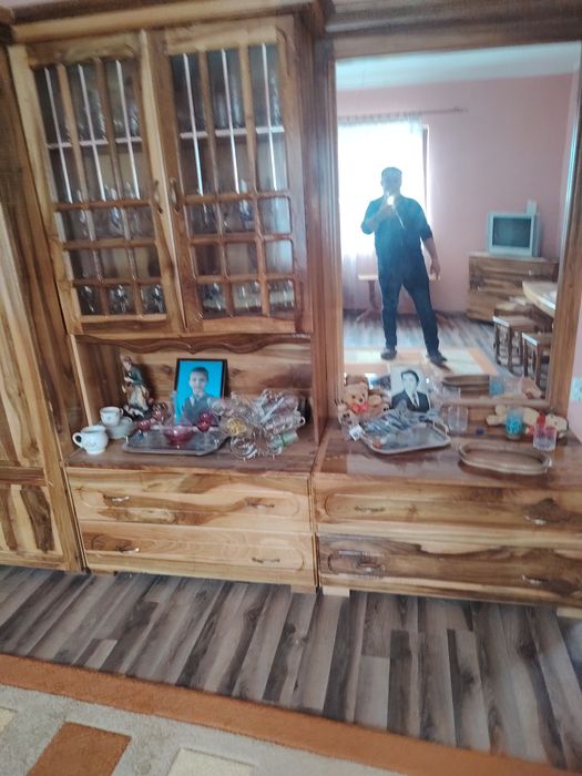 Mese și scaune de vânzare